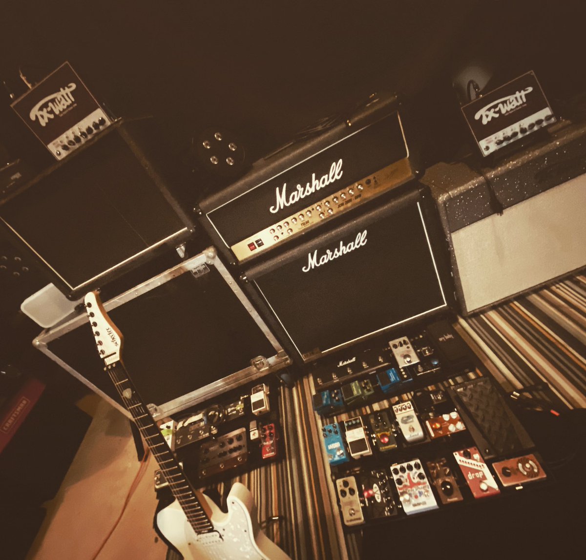 blueashesmusic's tweet photo. @blueashesmusic shows coming up soon! Quite a break after BabyViking Vol2 arrival, but now we see light at the end of the tunnel …preparing the big setup.
#rockandroll #singer #guitar #guitargear #guitarist #rockmusic #originalmusic #newmusic #marshallamp #txwattamp #pedalboard https://t.co/vMaoAUs39Y
