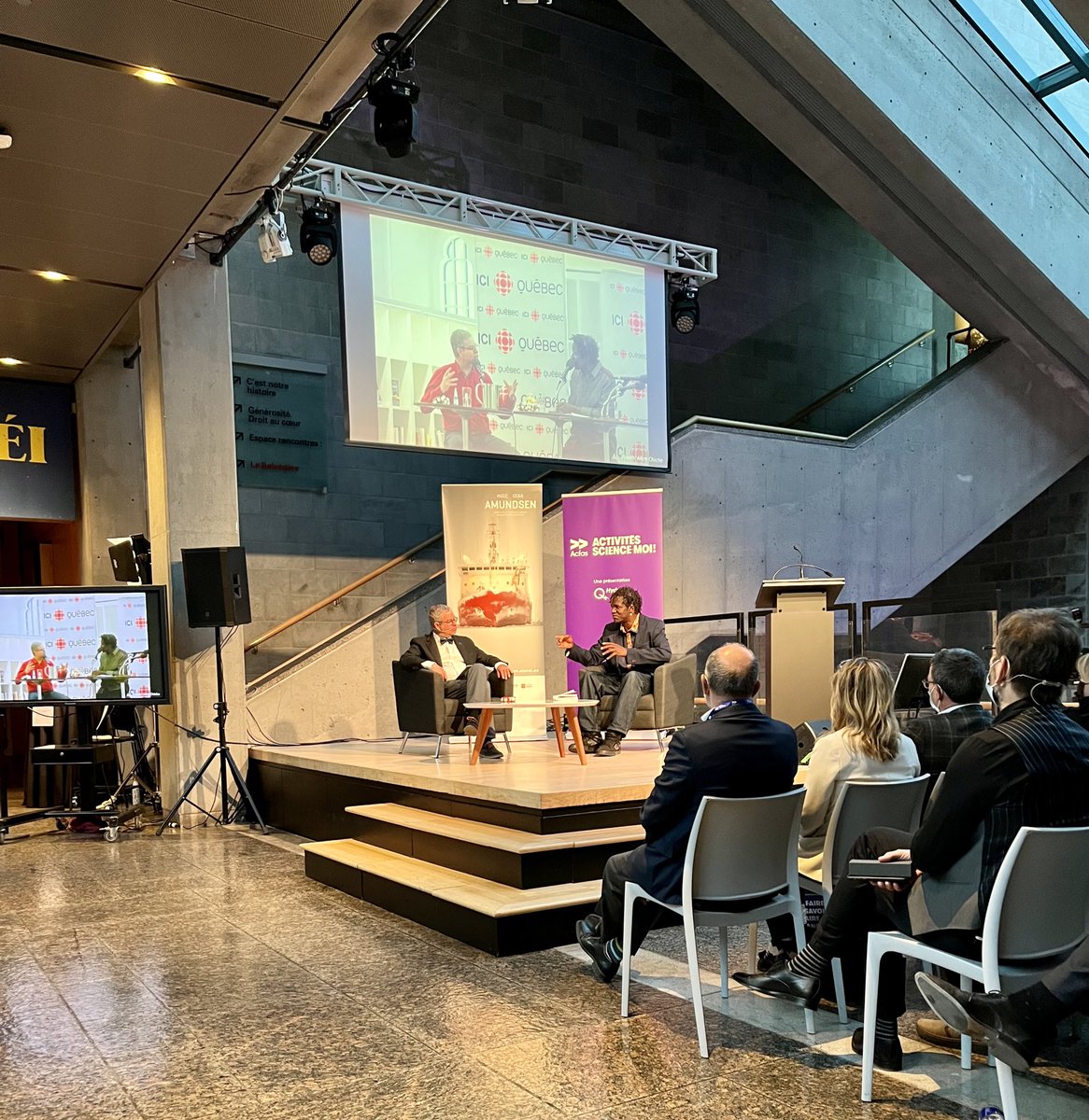 _Acfas's tweet photo. ❄️👥Boucar Diouf et @nvoyerCHM @universitelaval se consacre maintenant à l’adaptation pour conclure la soirée de conférences La science nordique s’invite au musée @mcqorg. #ScienceMoi 89e Congrès #Acfas https://t.co/ktyD9TvMgL