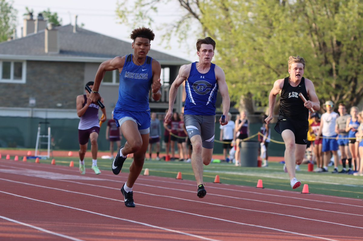 PrepRunningNerd's tweet photo. A-4 Boys 4x100: Millard North holds off Prep and Lincoln Southeast to win it. All three qualify for State. https://t.co/YywBzpMSYx