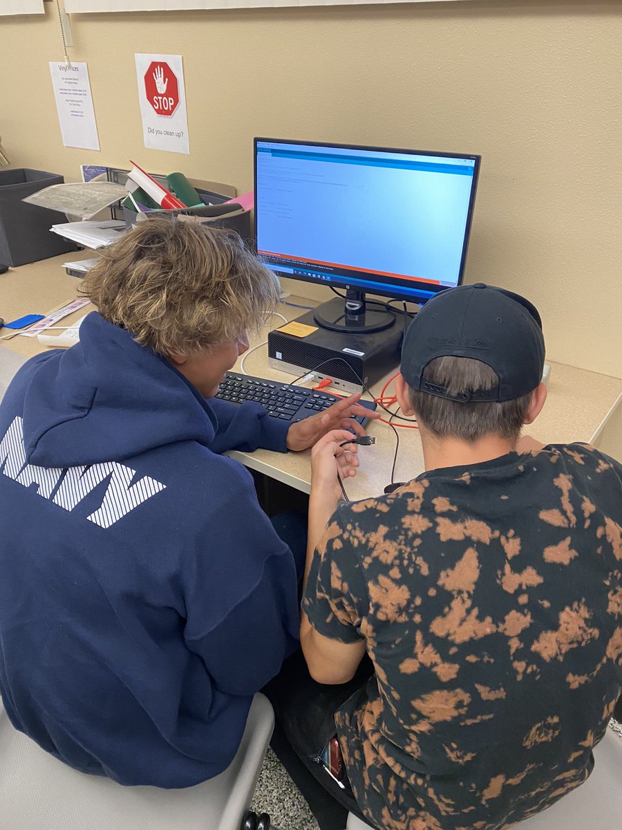 ddamschen's tweet photo. The learning continues for our APCSP students! Their AP exam was this past Monday. Now time for fun- Learning basic circuits with Arduino’s in the EDGE lab! https://t.co/7yFW4gCwMU