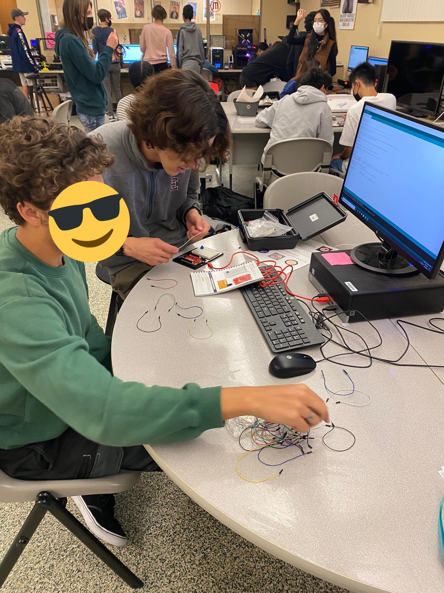 ddamschen's tweet photo. The learning continues for our APCSP students! Their AP exam was this past Monday. Now time for fun- Learning basic circuits with Arduino’s in the EDGE lab! https://t.co/7yFW4gCwMU
