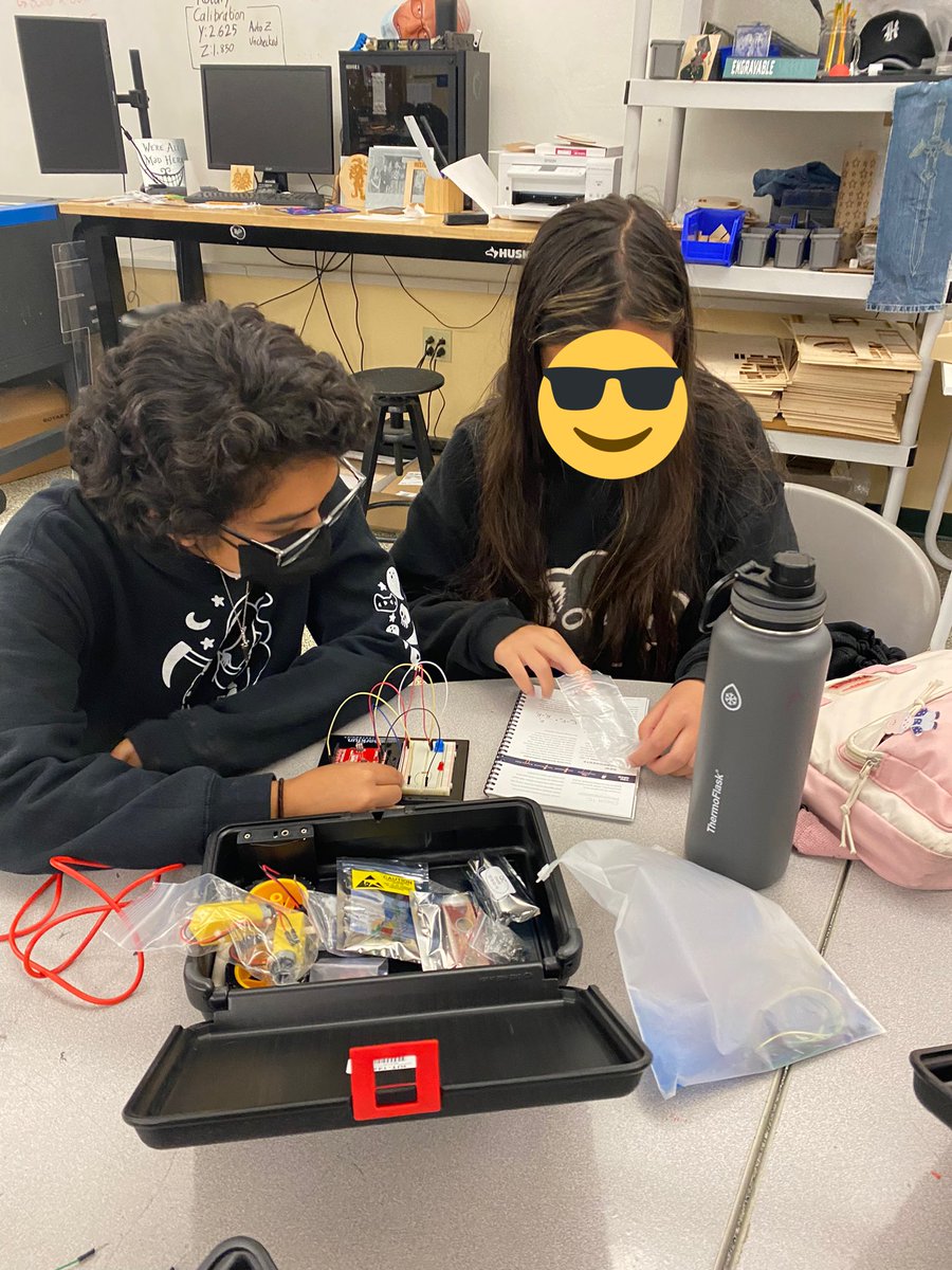 ddamschen's tweet photo. The learning continues for our APCSP students! Their AP exam was this past Monday. Now time for fun- Learning basic circuits with Arduino’s in the EDGE lab! https://t.co/7yFW4gCwMU