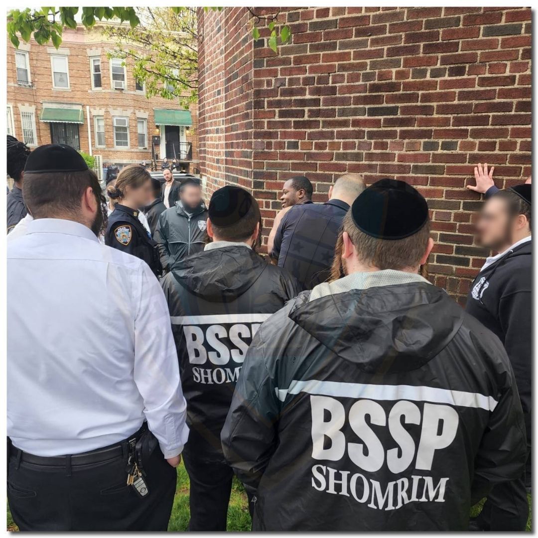 ππ¨π«π¨ πππ«π€ ππ‘π¨π¦π«π’π¦ (@bpshomrim) on Twitter photo We received a call for help after this perpetrator stole a delivery bike from a grocery store on 16th Avenue and then assaulted the manager. Thanks to our quick responding volunteers, he was subsequently arrested by <a href="/NYPD66Pct/">NYPD 66th Precinct</a>. #SaferStreets #ItsWhatWeDo We received a call for help after this perpetrator stole a delivery bike from a grocery store on 16th Avenue and then assaulted the manager. Thanks to our quick responding volunteers, he was subsequently arrested by <a href="/NYPD66Pct/">NYPD 66th Precinct</a>. #SaferStreets #ItsWhatWeDo