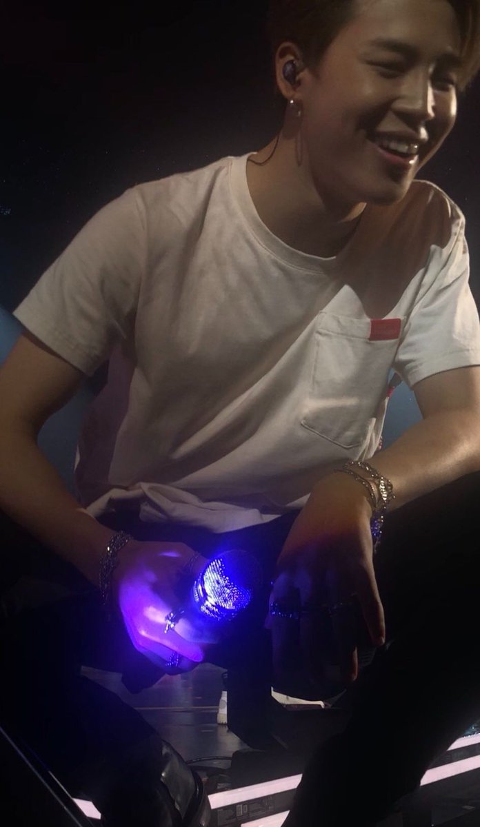 firytaIe's tweet photo. - park jimin de pertinho : a thread 🌸🦋🤏 https://t.co/ZPJhlHJwSz