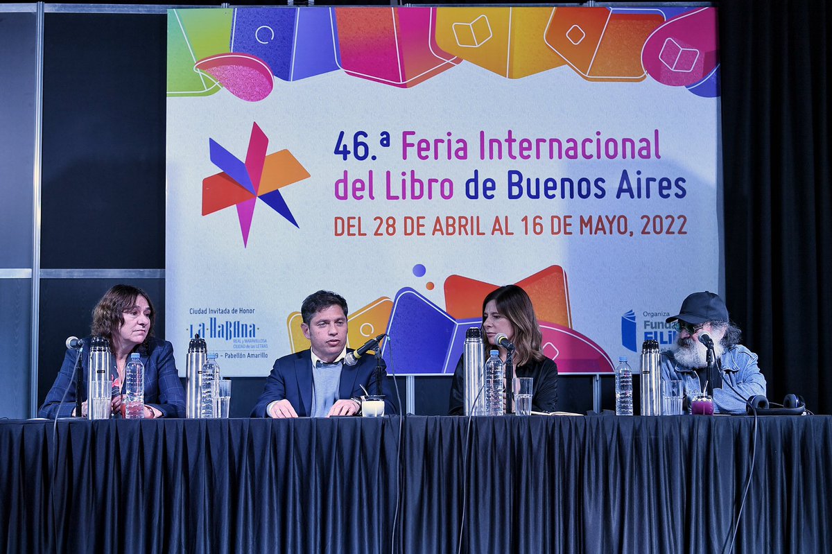 CulturaPBA's tweet photo. DÍA DE LA PROVINCIA DE BUENOS AIRES EN LA FERIA INTERNACIONAL DEL LIBRO 📚

El Gobernador @Kicillofok, la Presidenta del Instituto Cultural @fsaintout, @AraceliBellotta y @saboridopeter debatieron sobre los desafíos en torno a la identidad bonaerense🗣 https://t.co/PXwKWmIPp0