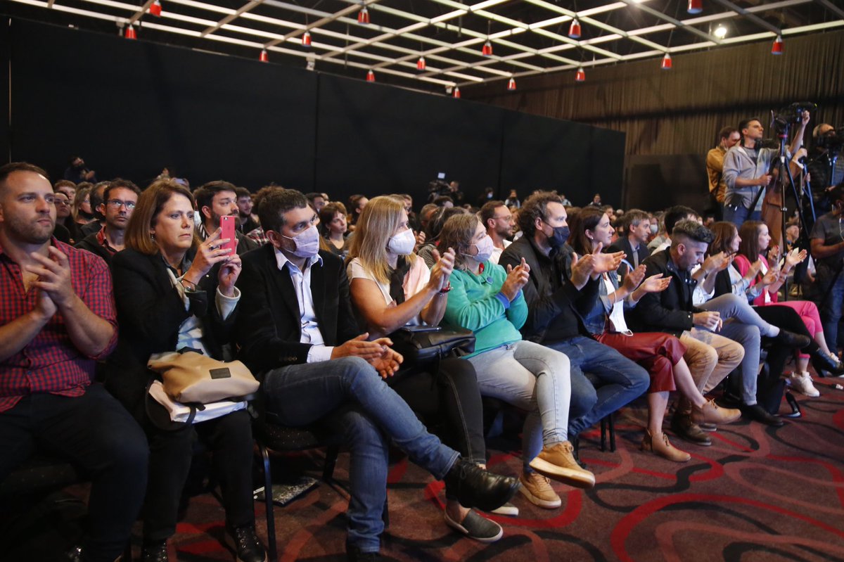 CulturaPBA's tweet photo. DÍA DE LA PROVINCIA DE BUENOS AIRES EN LA FERIA INTERNACIONAL DEL LIBRO 📚

El Gobernador @Kicillofok, la Presidenta del Instituto Cultural @fsaintout, @AraceliBellotta y @saboridopeter debatieron sobre los desafíos en torno a la identidad bonaerense🗣 https://t.co/PXwKWmIPp0