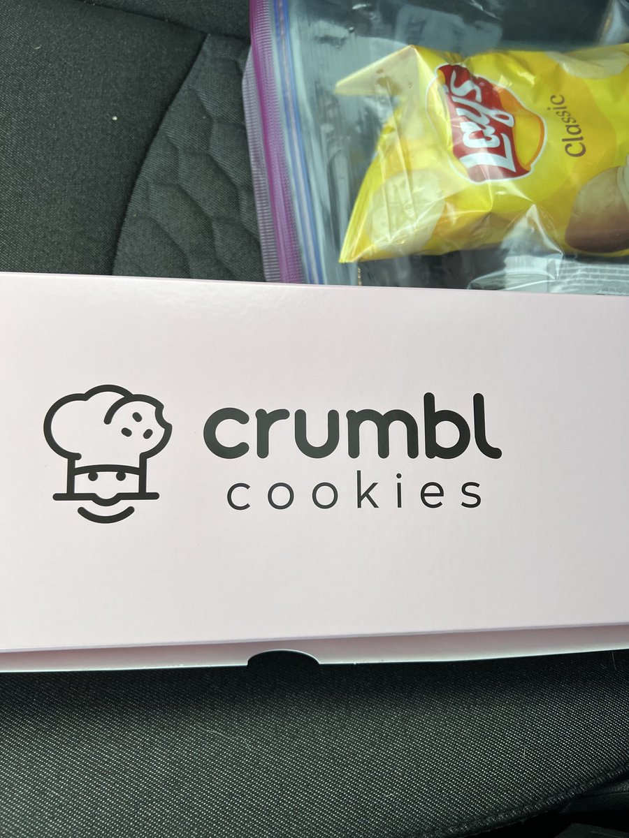 Who spends $10+ on cookies? This girl,  just so she can get a hug from ⁦<a href="/alyssareinel2/">alyssa reinel 🤍</a>⁩ ❤️