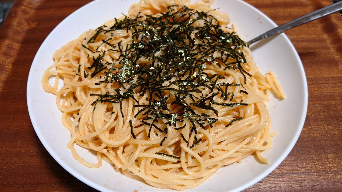 UTJP_sun's tweet image. A meal for a single man living in Japan.

This is #codroespaghetti.  I just sprinkled the sauce on the boiled pasta.  Finely chopped seaweed is on top of the pasta.  Cod roe is a popular pasta sauce in Japan.
#japanesefood