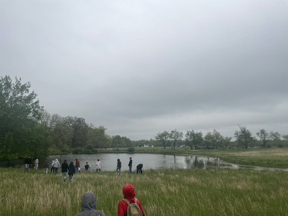 CIANeosho's tweet image. #tweetingtuesday Thanks @MrWellesleyNJH &amp;amp; NJH Nature Relationships class for hosting/teaching us how to hold a macroinvertebrate census. We have such a rich resource in our own “backyard!” Wrapping up Marine Debris PBL. #weareallconnected #explorersmindset @NeoshoSD