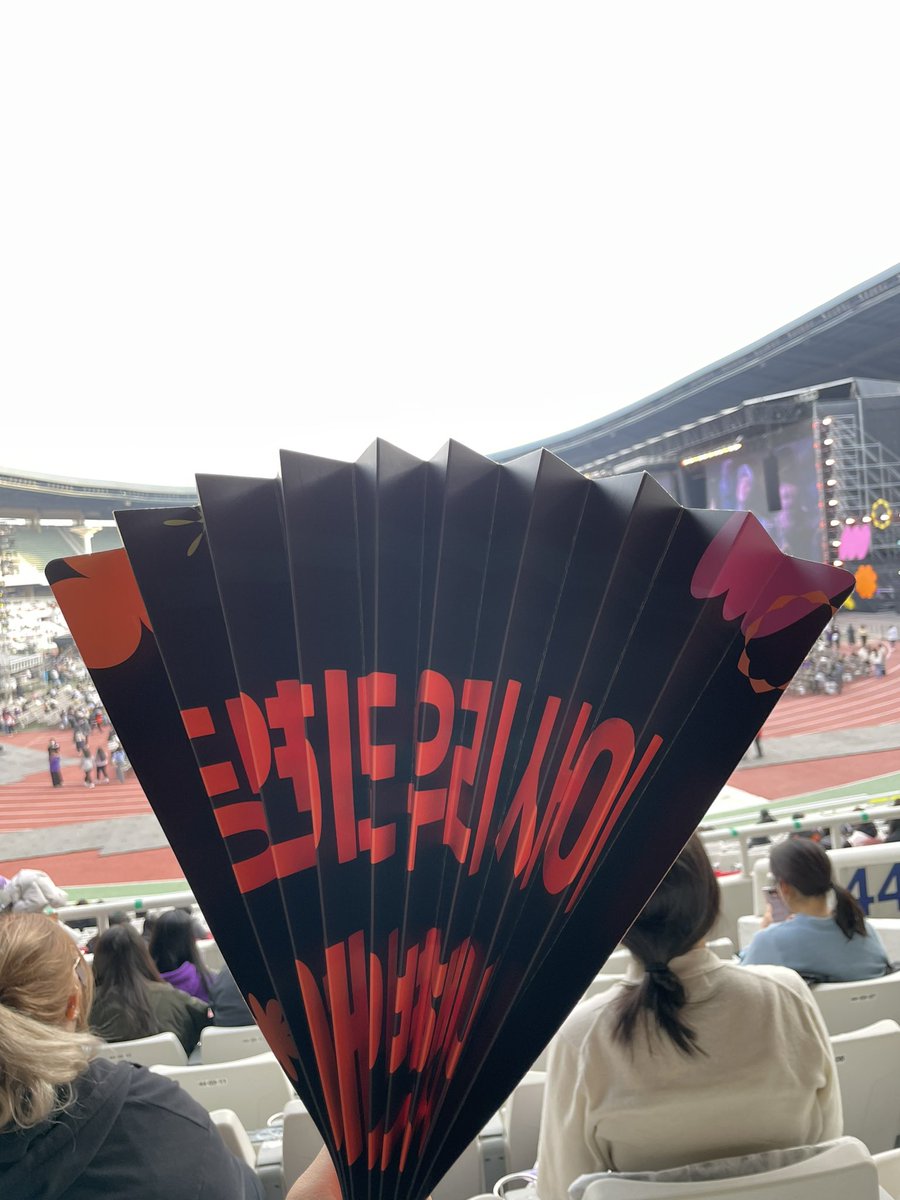yeon99_613's tweet photo. #아미트친소
성인아미 위주로 받아요!!! 02년생 아미입니당!!! 전계정 정리하면서 계옮했어요🤗(아는사람 있을수도!!!) 탄이들 보러 LA까지 갔다온 꾸망이랑 트친 해줄사람 구합니당💜💜 오프때도 만나면서 친해져요!! 콘서트 절대 안놓쳐ㅠㅠㅠ #rt 맘찍 잡아요!! https://t.co/qym5FahxHC