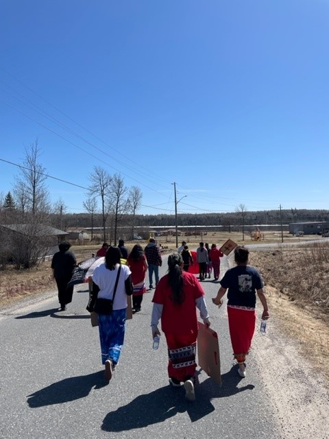 T3PS_Official's tweet photo. Last week our Community Service Officer Constable Gibbs participated in MMIWG Awareness Walks. Seine River First Nation held their march in the community which featured speakers Priscilla Simard, Sharon Johnson, and Andrew Johnson. https://t.co/DWVKjLreRD
