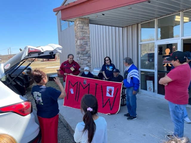 T3PS_Official's tweet photo. Last week our Community Service Officer Constable Gibbs participated in MMIWG Awareness Walks. Seine River First Nation held their march in the community which featured speakers Priscilla Simard, Sharon Johnson, and Andrew Johnson. https://t.co/DWVKjLreRD