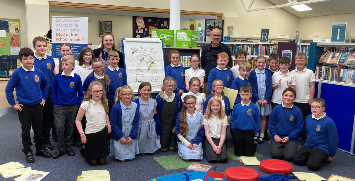 nylibraries's tweet photo. Which was followed by even more HUGE FUN with @TonyDeSaulles over at #Filey with young artists from @HunmanbyPrimary. Thanks everyone for your enthusiasm and brilliant art work #ReadingPictures #ReadingPictures @ASCELUK @libsconnected @ace_national https://t.co/fia1dAm5kI