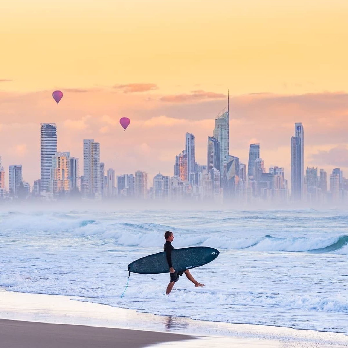 Australia's tweet photo. Surf's up, @destinationgoldcoast! 🏄

With some of the best surf beaches in the world, @Queensland's #GoldCoast, captured here by IG/dylan_rigby, is a must-visit if you love catching a wave!

#seeaustralia #thisisqueensland #playgoldcoast #holidayherethisyear https://t.co/qiaOkVnvc8