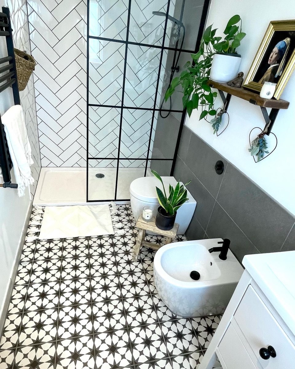 BestHeatingUK's tweet photo. Matt black Nero keeping this dreamy bathroom warm over at @my_renovating_diary 🙌 Shop the rail 👉 https://t.co/DUmZBNTrPO

#MyBestHeating #HomeDecor https://t.co/KUcEPimY1F