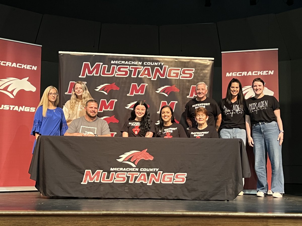 Congratulations to Alexis Crass for signing with Davenport University to dance!