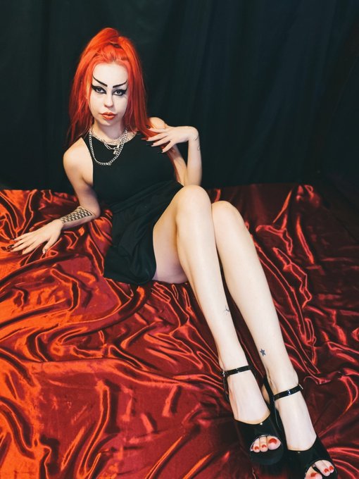 Classy vampire mood ?
.
.
.
.
.
.
.
.
#altgirl #gothgirl #gothgoth #gothgf #gothic #blackdress #onlyfans