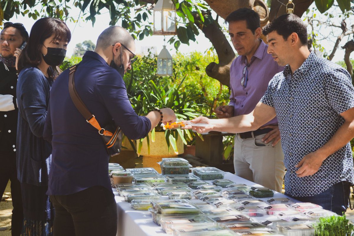 can_garus's tweet photo. Siempre es un placer poder acompañar a nuestros distribuidores en los eventos que organizan para promocionarse. Por ello, queremos agradecer a @antoniodemiguel.es la oportunidad de poder mostrar nuestros productos en su Open Day. 💚
#microbrotes #openday #delicatessen https://t.co/5tnckZfQvr