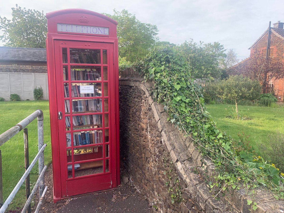 clifffarmhouse's tweet photo. Love a holiday read? This quirky honesty library can be found in the quaint village of West Newton, on the Royal Sandringham Estate. π
πWest Newton, PE31 6AX #HonestyLibrary #RedPhoneBox #RoyalSandringhamEstate #Sandringham #BookLovers https://t.co/OVV2FRjVRs