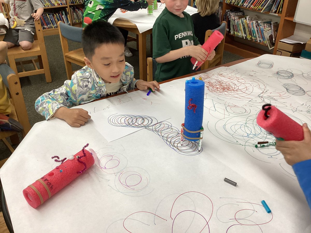 ElibraryPw's tweet photo. @PennWood1470 Team S.T.E.A.M. Wiggle bots! https://t.co/ScFYIcCSLJ