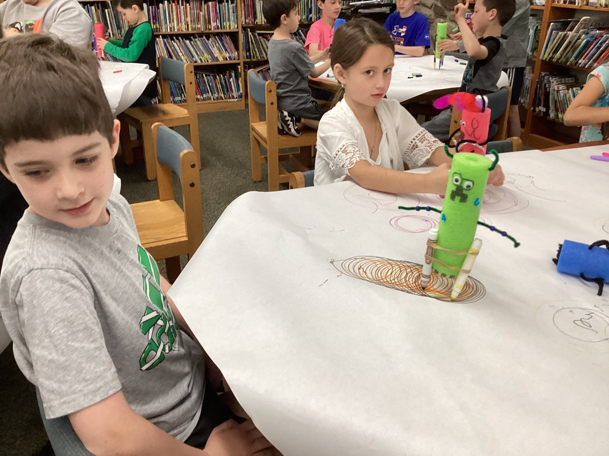 ElibraryPw's tweet photo. @PennWood1470 Team S.T.E.A.M. Wiggle bots! https://t.co/ScFYIcCSLJ