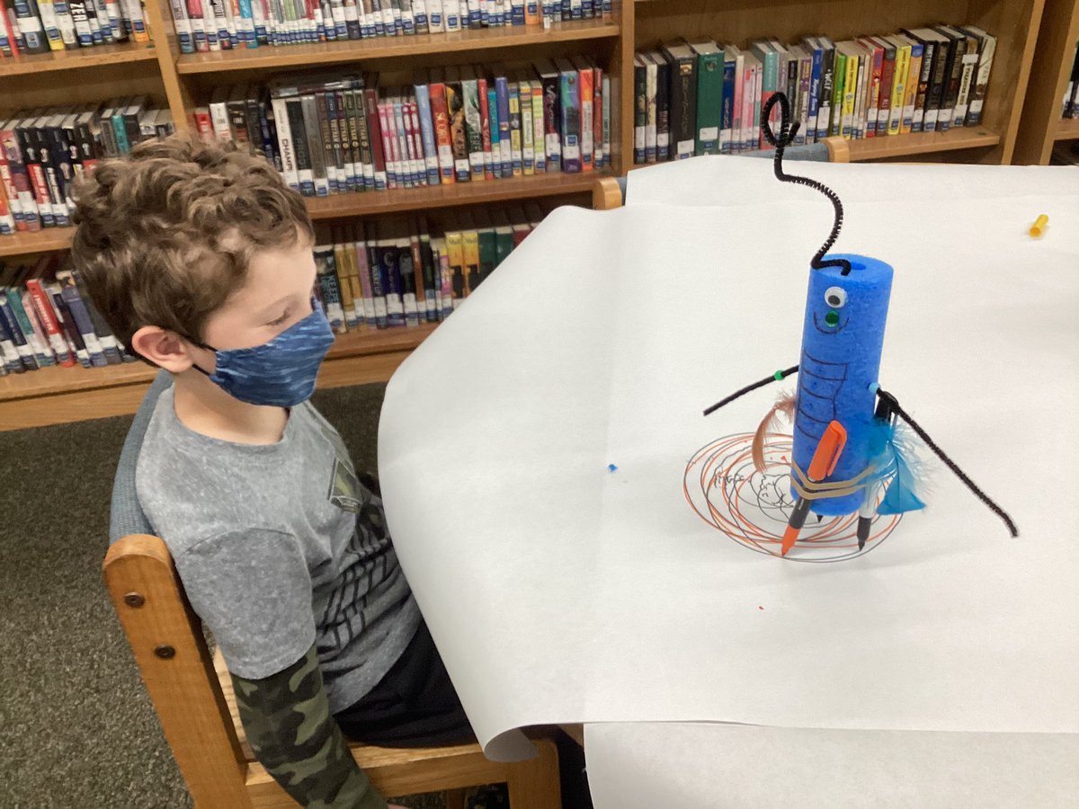 ElibraryPw's tweet photo. @PennWood1470 Team S.T.E.A.M. Wiggle bots! https://t.co/ScFYIcCSLJ