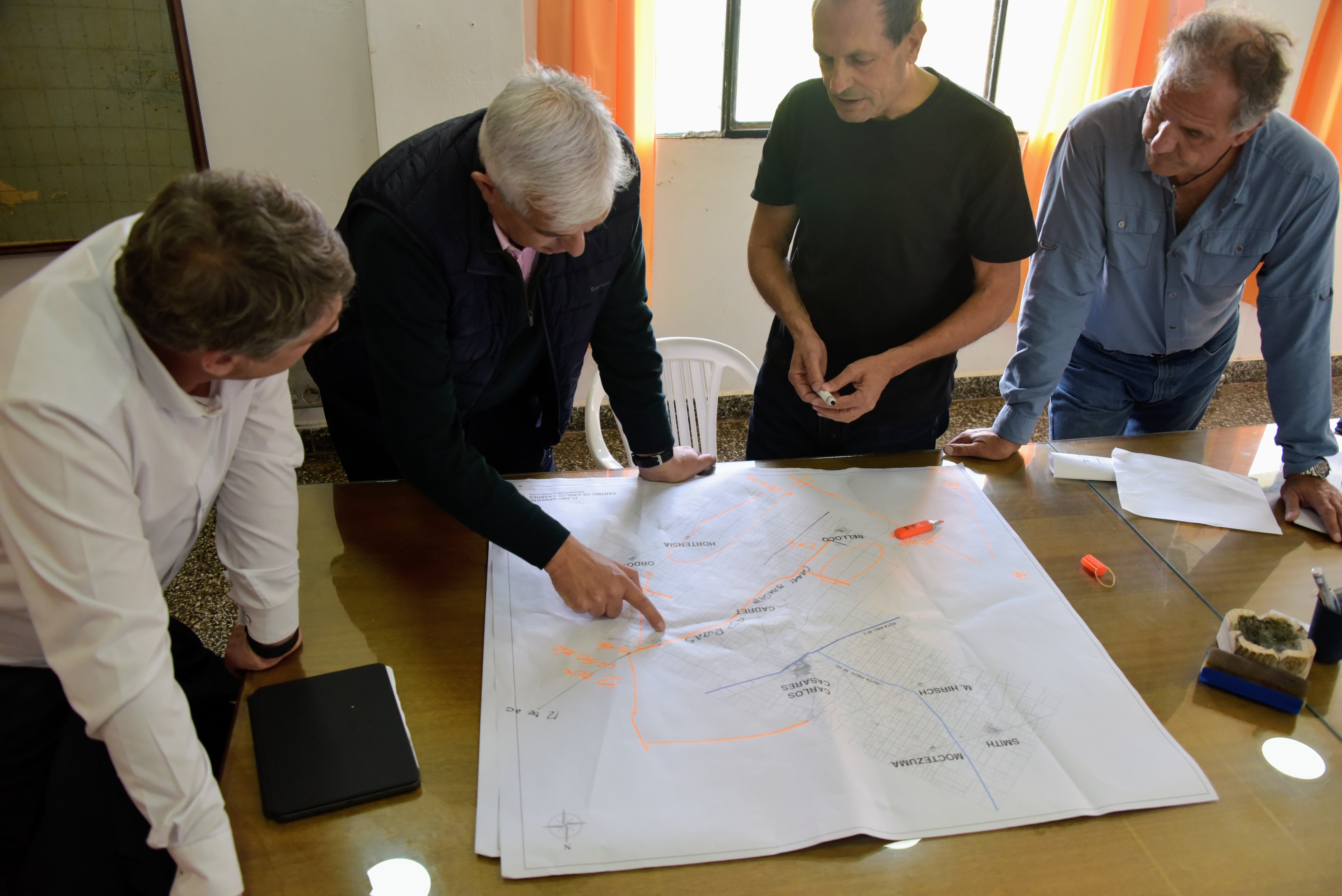 Anegamientos en Buenos Aires: Julián Domínguez recorrió campos afectados, dialogó con productores y adelantó que se asistirá "con todo lo que la Provincia, el municipio y los productores requieran"