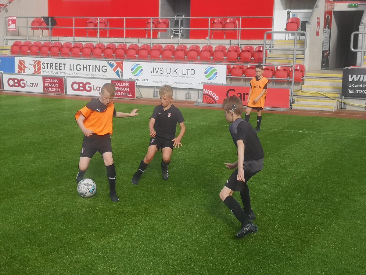 AcademyRUFC's tweet photo. FOUNDATION PHASE | Great way to end the season with a play on the pitch for u8-12s. Thanks to @OfficialRUFC for arranging ⚽️ https://t.co/S3Jy9ILxlN