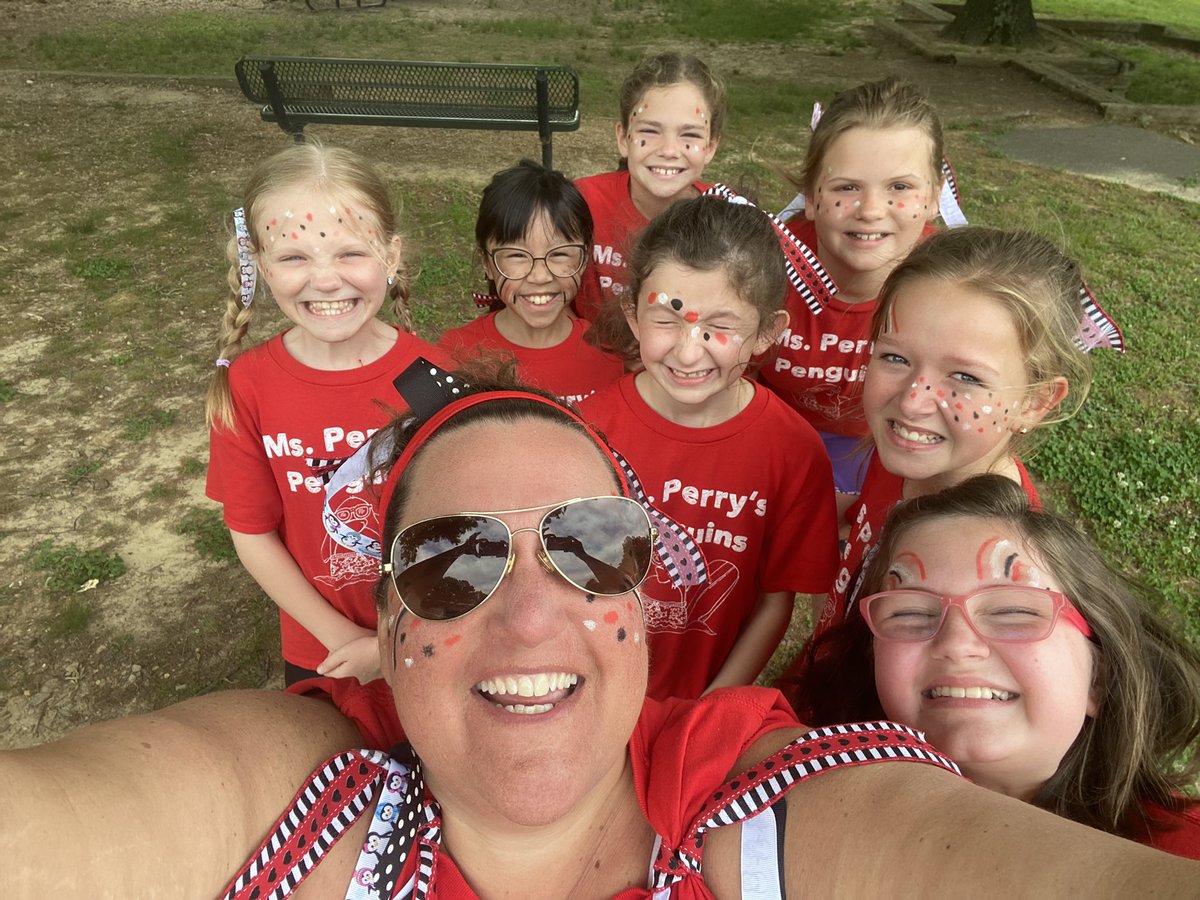 PerrysPenguins's tweet photo. ❤️🐧 Field Day 🐧❤️LOVE these amazing kiddos!!!! P-E-R-R-Y, we are penguins, we are kind!!!! ❤️🐧❤️ https://t.co/UlTAUGjhZG