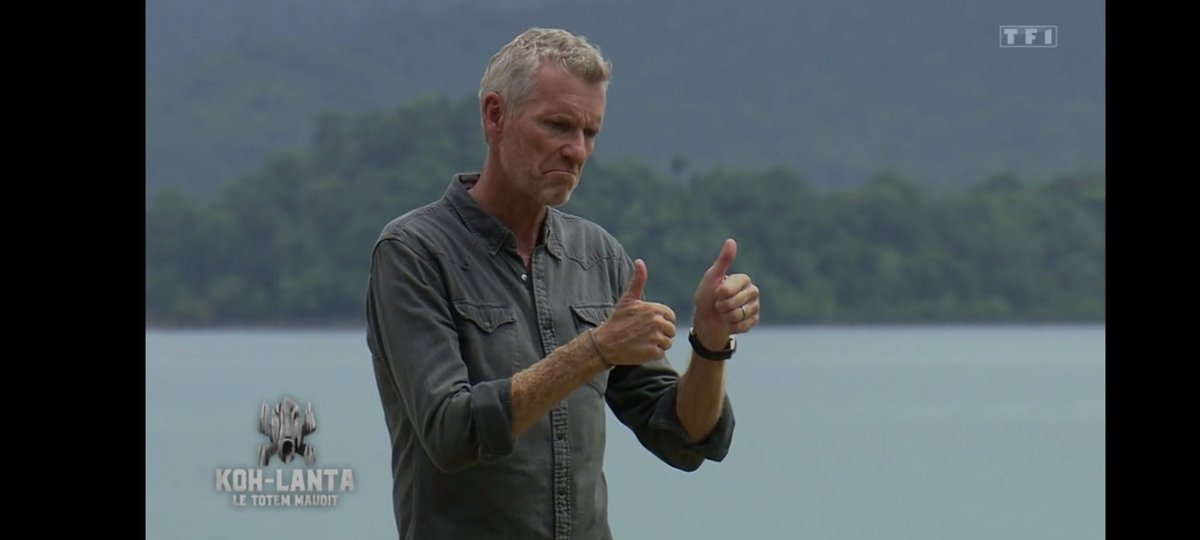 CloeMn's tweet photo. Louana qui fait sa liste de courses au téléphone #KohLanta https://t.co/M4vh7803JR