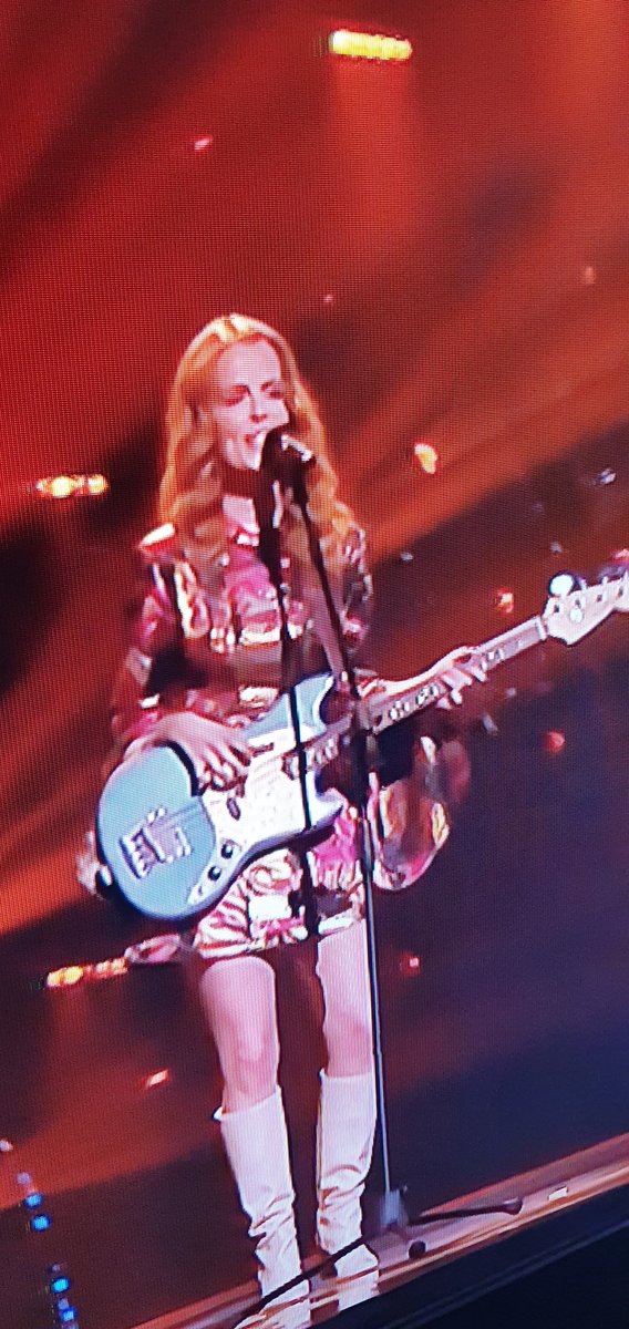 KayleighRamdin's tweet photo. Juf Ank doet ook mee #Eurovision #esc22 #esc #EUROVISION #Eurovision2022 https://t.co/V6D0j5vTLu