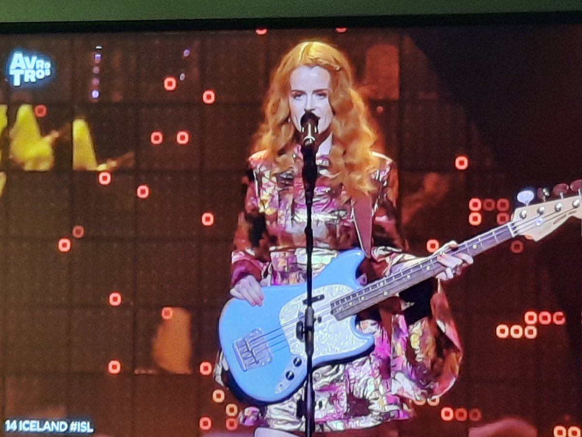 RickvWijk's tweet photo. Krijg toch een beetje een TV Kantine gevoel, nieuw typetje Elise Schaap?  #EUROVISION https://t.co/JW8ig8Tw6N
