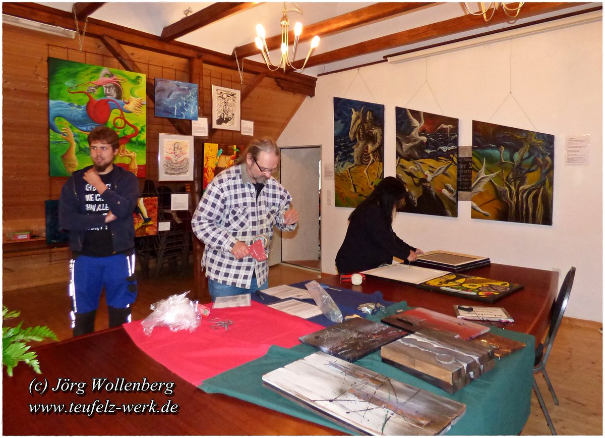 TeufelzWerk's tweet photo. Die Vorbereitungen für die nächste #Ausstellung in #Rysum laufen, Plakate sind gedruckt. Heute noch einige Leinwanddrucke für einen guten Freund neu gespannt ... es kann bald losgehen. Noch drei Wochen, #countdown läuft.
https://t.co/DycAqoWA18
#exhibition https://t.co/UI4piLauSW