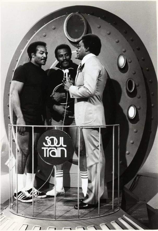 Jim Brown and Fred Williamson on Soul Train with Don Cornelius promoting Three The Hard Way 1974. #jimbrown #fredwilliamson #doncornelius #soultrain #threethehardway #1970s