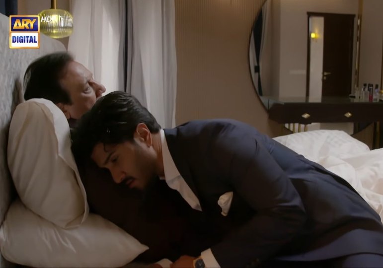 IMPERIALFEROZE's tweet photo. @ferozekhaan i love this bond 🥺❤️ the way Basit said : aapko kuch nhi hoga 😩 howe cutee . He kept his head on his shoulders 🥺 #Habs i really enjoyed the whole episode .@ferozekhaan as always you are amazing .The dialogues ,the expressions on point You look fabb in Suits Fk 🥵 https://t.co/ZGr5QZ19pn
