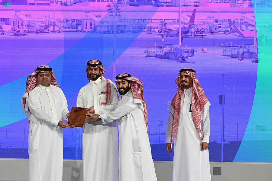 SPAeconomic's tweet photo. "الطيران المدني" تعلن عن جوائز برنامج التقييم الشامل لجودة خدمات المطارات للعام 2021م.
https://t.co/vqYhFRinIM
#واس_اقتصادي https://t.co/AEJg0eaZqC