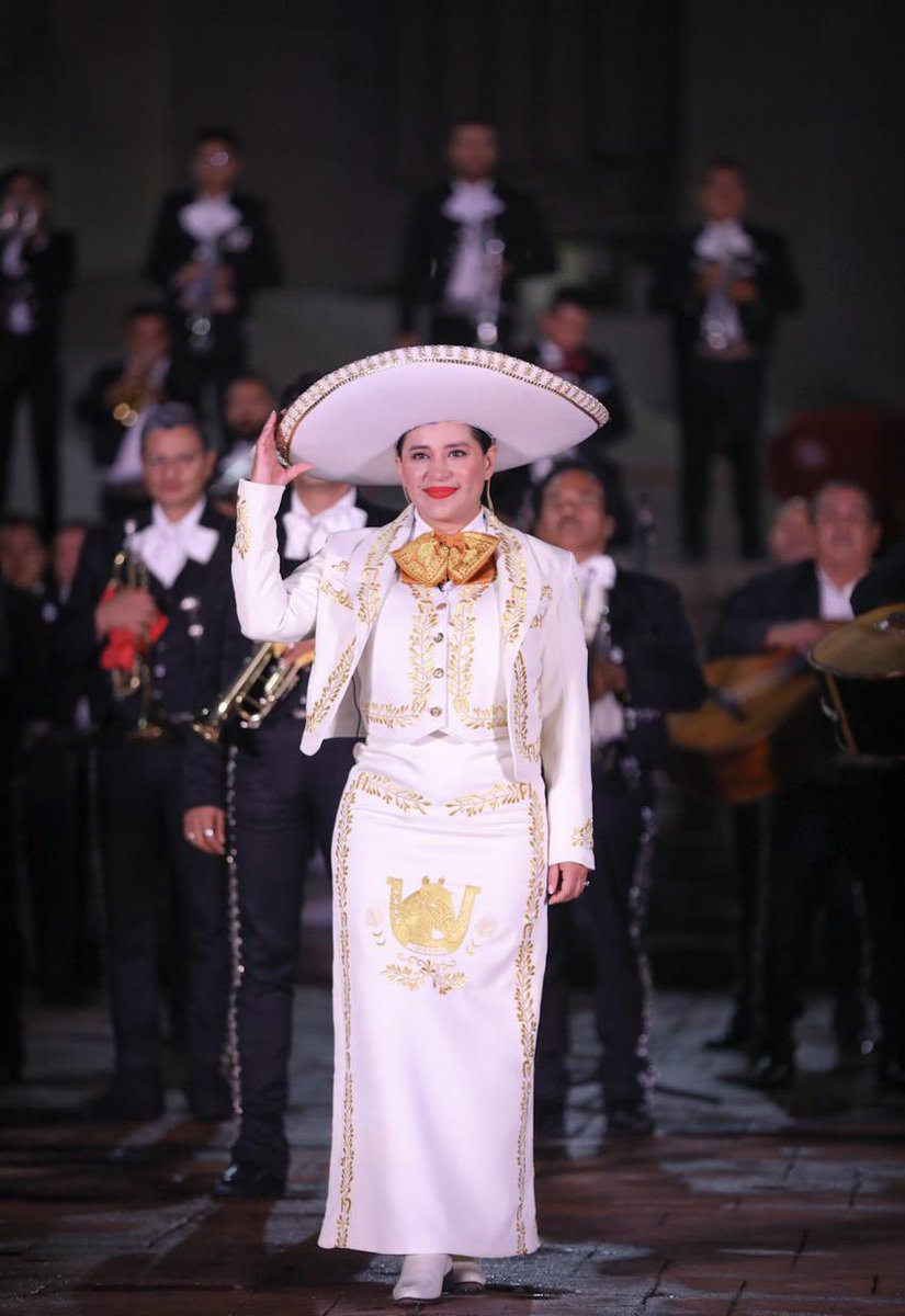 MarchantitaS's tweet photo. Sandra Cuevas mariachi https://t.co/OmRpg8AMc7