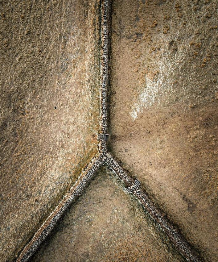 VisitMGS's tweet photo. The Mourne Wall from Slieve Muck 😍

📸@conors_captures (IG) 

The Wall runs 22 miles long, 1.5m high and 0.8m thick. 

Constructed solely of Mourne granite, covers 9,000 acres of mountainous terrain and 15 mountains in #VisitMourne 

#MourneMountains #NationalWalkingMonth https://t.co/kH4kjVPhOw