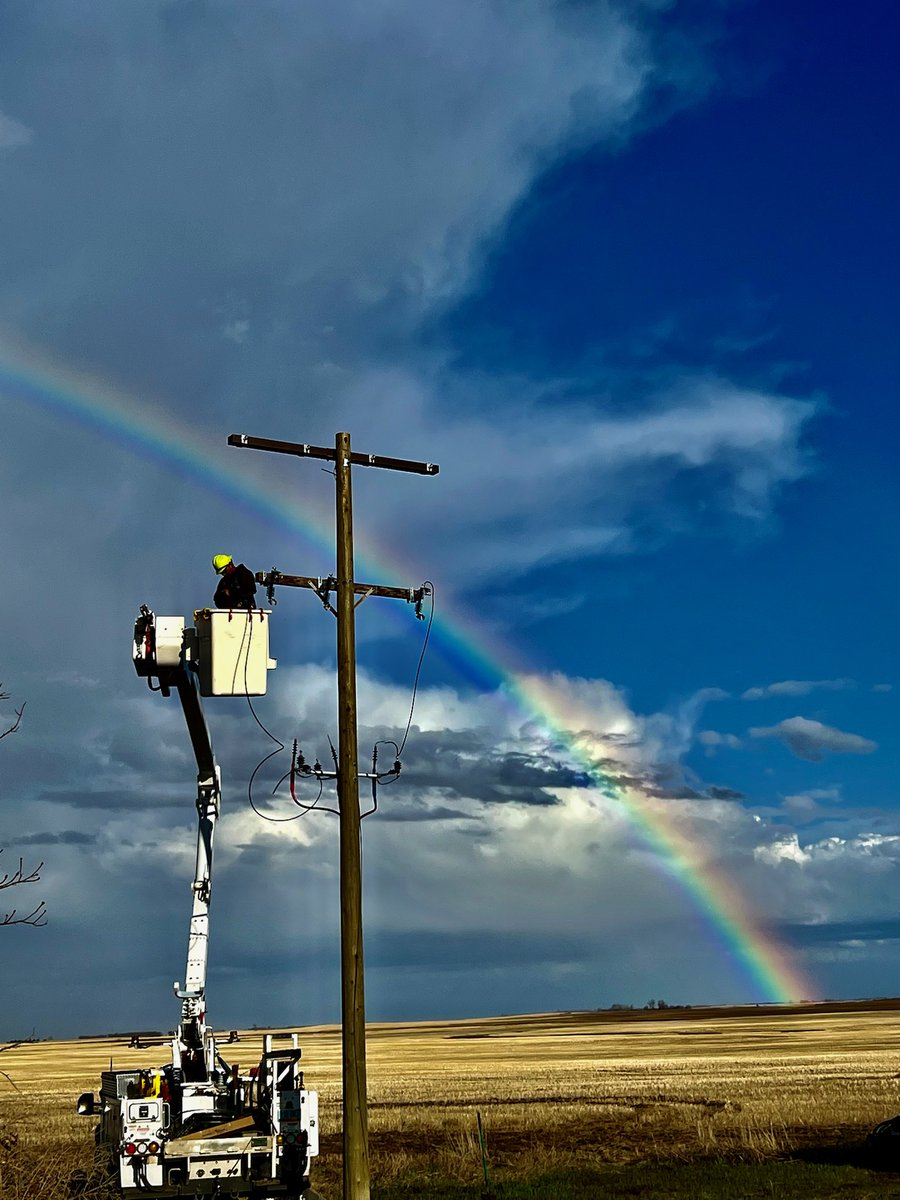 DakValElectric's tweet photo. Chandler Aarfor &amp; Jeremy Radcliffe are home from Burke-Divide.  Thank you both for your hard work and dedication not only to DVEC but to the Co-op family in general.  
Chandler shared this picture one of the Burke-Divide guys took of him working.  What a perfect shot. https://t.co/xurwokanli