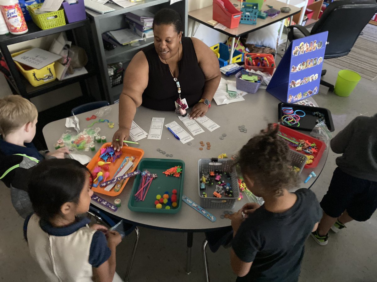 Cass_Francois's tweet photo. And the money unit is a WRAP! Ss demonstrated what they learned by purchasing items, counting and adding coins. @CannellaElem #teacherdiaries #confessionsofafirstgradeteacher
#SOAR #comets #cannellacomets #firstgradediaries #strongertogether https://t.co/zKzbfIKnQn