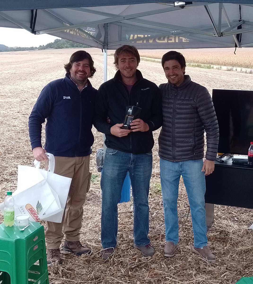 sbustillo1981's tweet photo. Después de dos años de pandemia volvimos en Dos Caciques a la Jornada de Asesores Referentes. Excelente intercambio!
Gracias a todos!
 @Bayer4CropsAR @FieldViewArg @DekalbArgentina @llulisalg @marianrobl_ @martin_deyaniz @JoseB_Cba https://t.co/oFTsbulbqQ