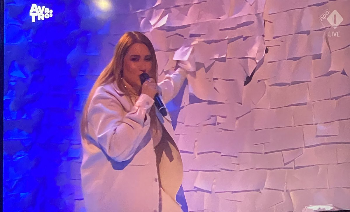 TharusThijs's tweet photo. Ik kan het niet uitleggen maar dit heeft dezelfde energie #Eurovision https://t.co/dQ6e48CO9G