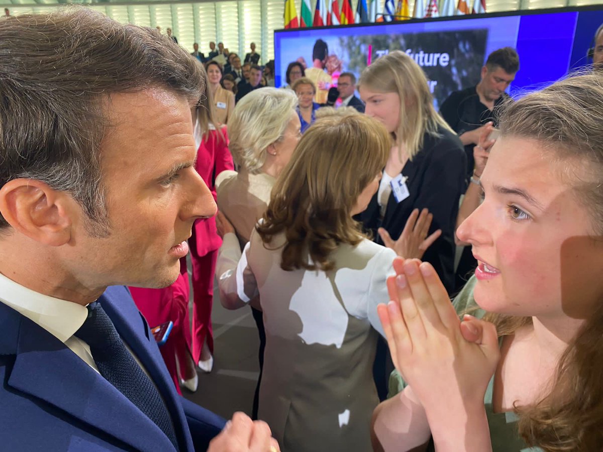 saintsobaka's tweet photo. at this photo everything is ideal: @DominikaLasota1 approaching @EmmanuelMacron with Total and EACOP issue (omg his face); me nearby arguing with @vonderleyen about the date when EU embargo on russian gas should be announced, @EP_President standing somewhere there as well https://t.co/pwLKVDmZnF