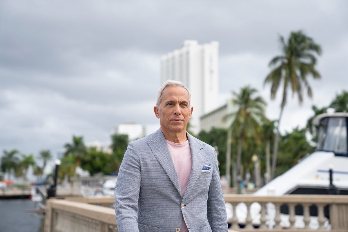 The finale of #BigRestaurantBet with <a href="/gzchef/">Geoffrey Zakarian</a> is starting right now!! RT if you’re watching with us 🙌