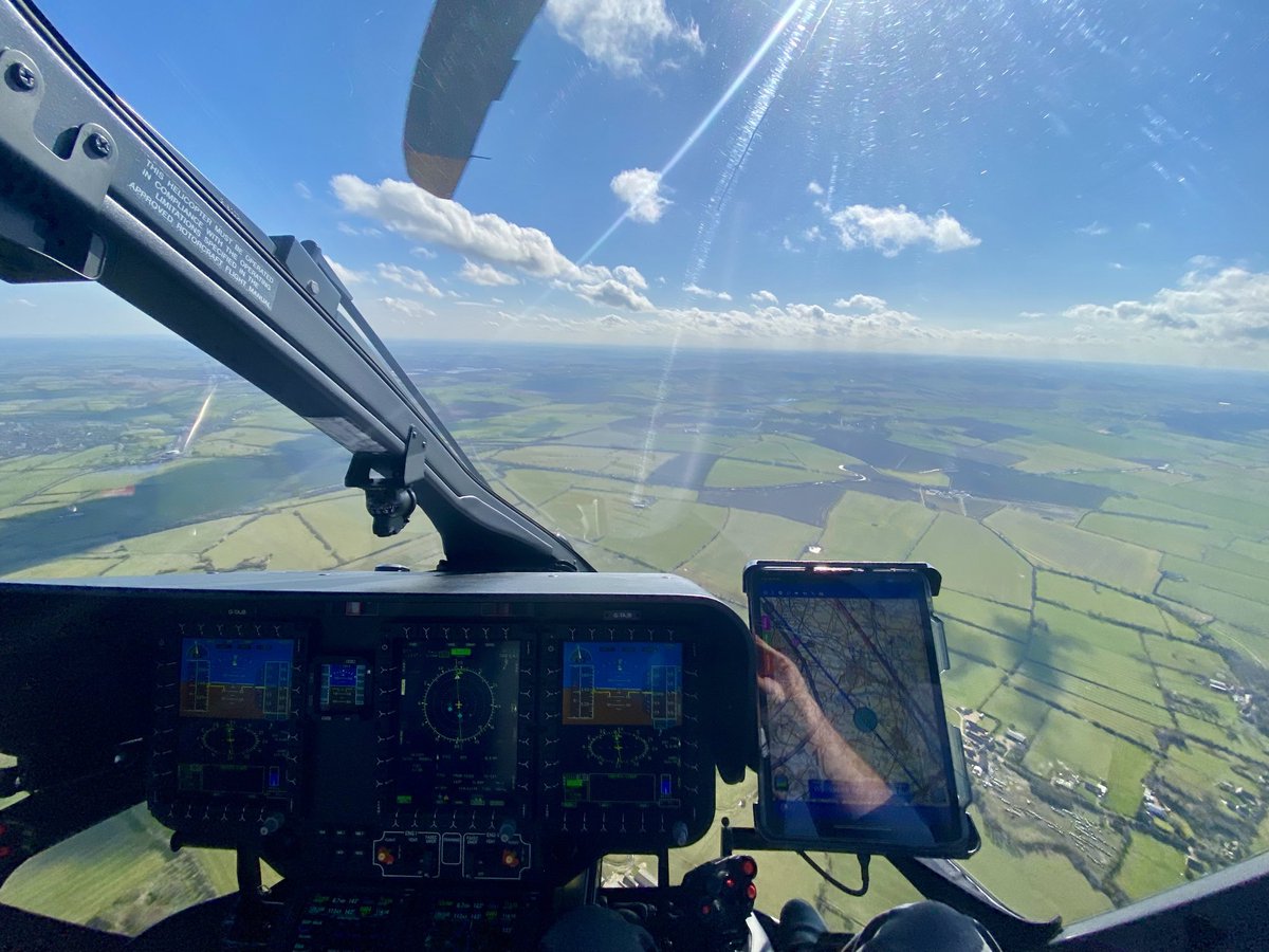 dauphinsky's tweet photo. ⁦@Runway_HD⁩ #RunwayHD ❤️❤️🚁🚁 #FlySafe #H145 ⁦@AirbusintheUK⁩ https://t.co/ceDZ0Uq3sY