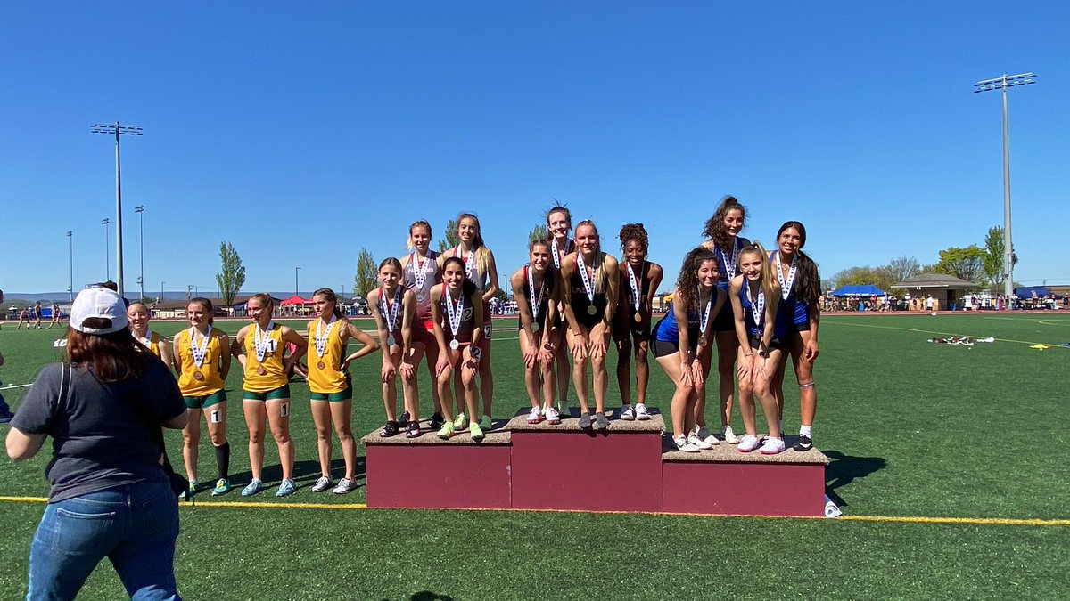 D11Sports's tweet photo. 3200 meter winners. @Colonial_League Girls and Boys @SolehiSpartans @EastPennConf18 Girls @GoRedRovers Boys @parklandtrojans. https://t.co/jKxyYs2JeN