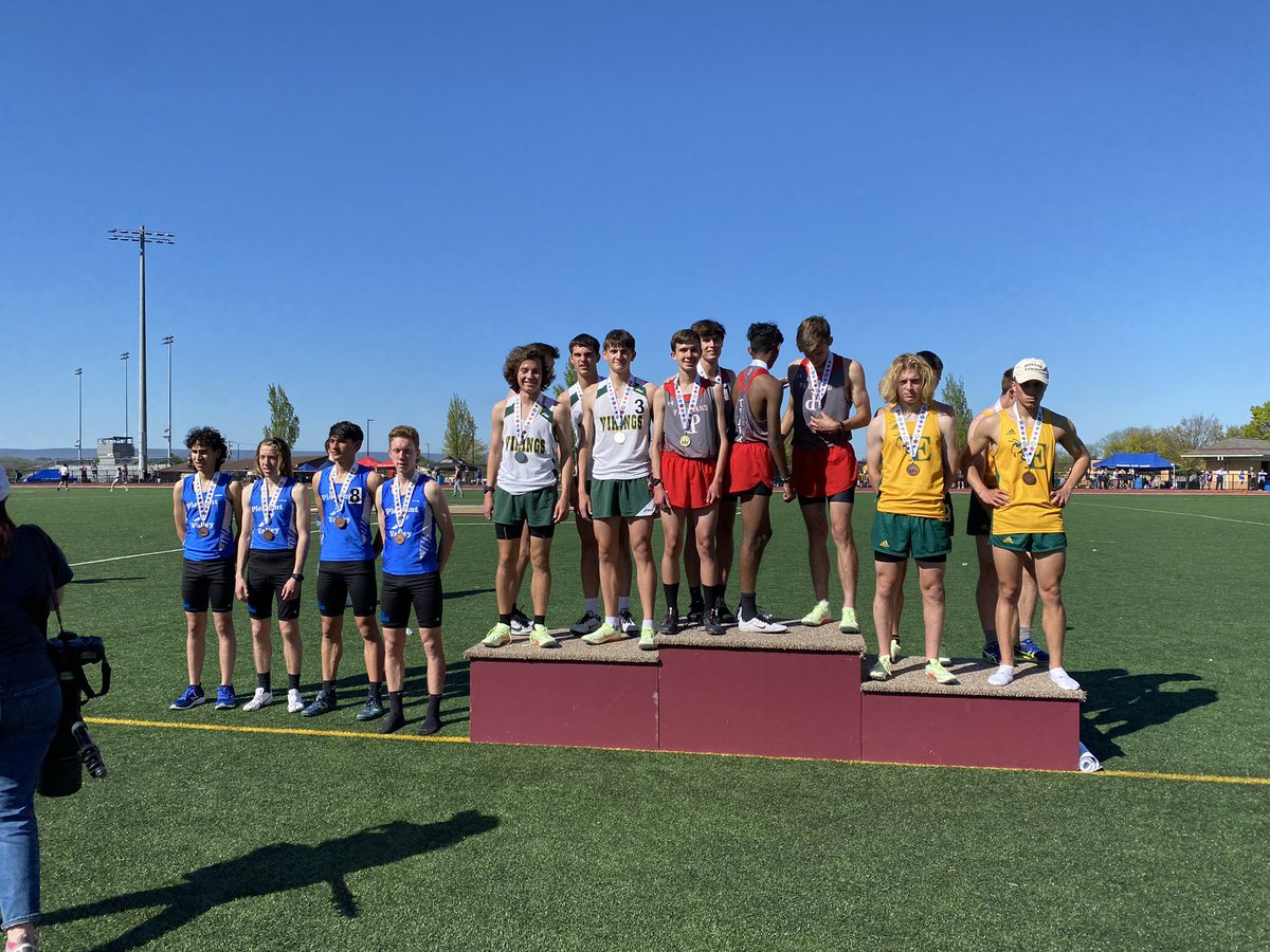 D11Sports's tweet photo. 3200 meter winners. @Colonial_League Girls and Boys @SolehiSpartans @EastPennConf18 Girls @GoRedRovers Boys @parklandtrojans. https://t.co/jKxyYs2JeN