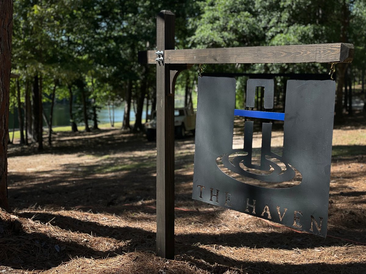 LexingtonPD's tweet photo. Chief Terrence Green thanks @TheHaven_SC for the Prayer on the Pond event this morning.
This is a great place for our law enforcement community to spend time to rescue, restore, and rebuild from the many pressures and experiences of this work.#SaveAHero
https://t.co/ZShMqQMwHx https://t.co/C3r87qPfuo