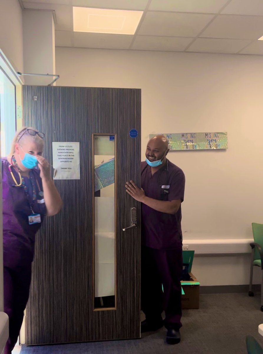 NEWSEAU's tweet photo. Last week we said goodbye and good luck to Julie!15 years at SRFT as a Nurse, Sister, IV team member and ANP. We will miss you terribly but wish you all the luck &amp; happiness in your new adventure🥂But no matter how far you go you will always be part of the EAU family 💙 https://t.co/7UIB4y7qOh