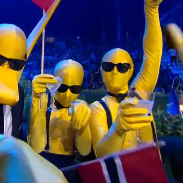 weekawut's tweet photo. съели бабку и запивают #eurovision https://t.co/ixWHPsbk0x